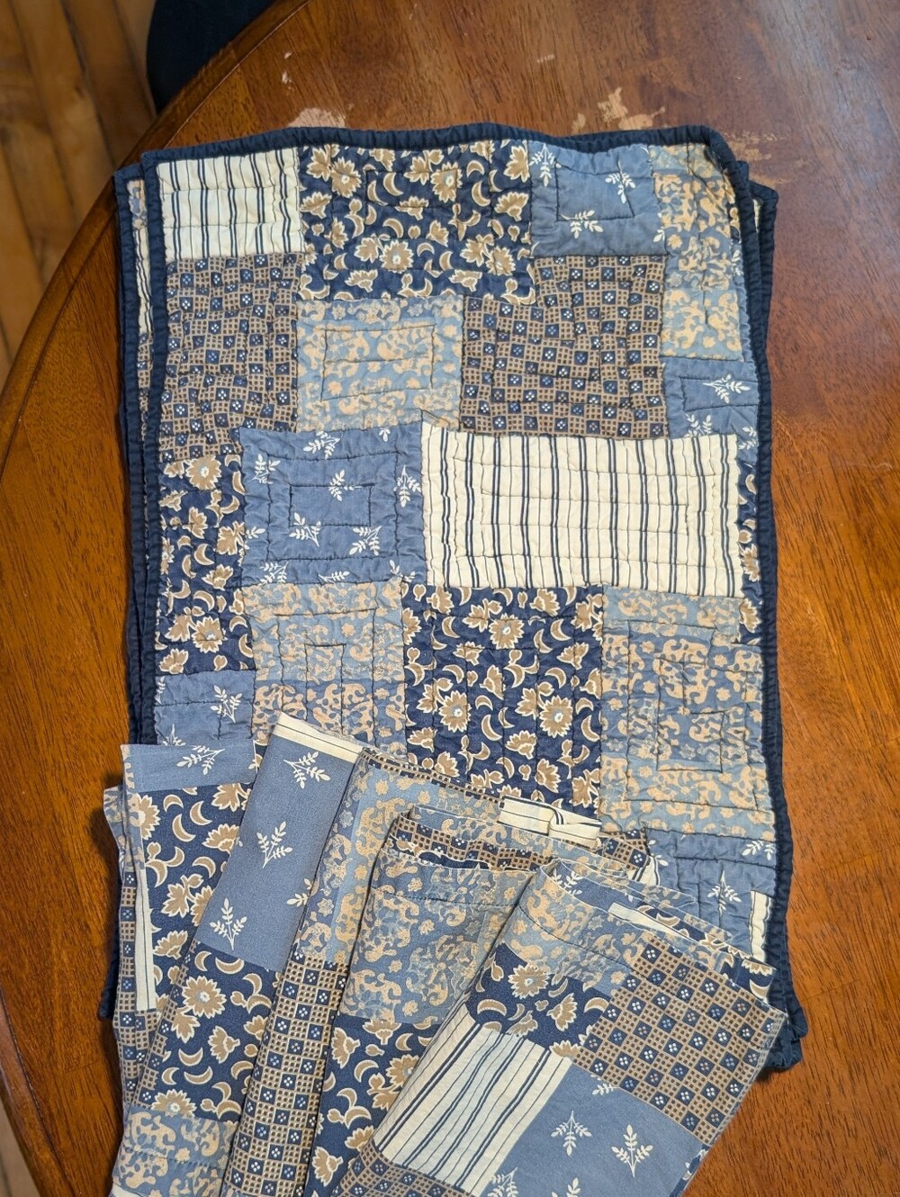 Pottery Barn Placemats And Napkin Set